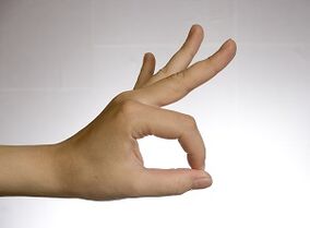 Jelking's fingers to raise a member